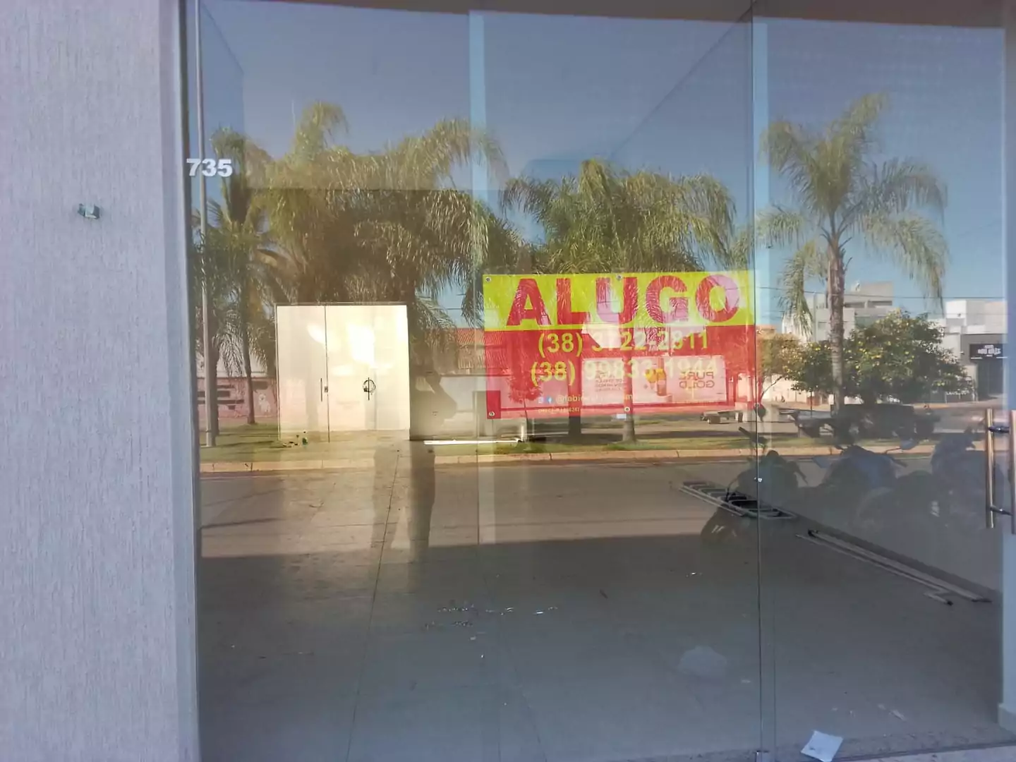 Aluga-se - Sala comercial